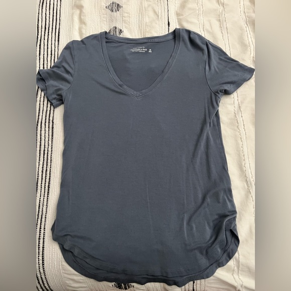 Abercrombie and fitch tshirt - Picture 1 of 2